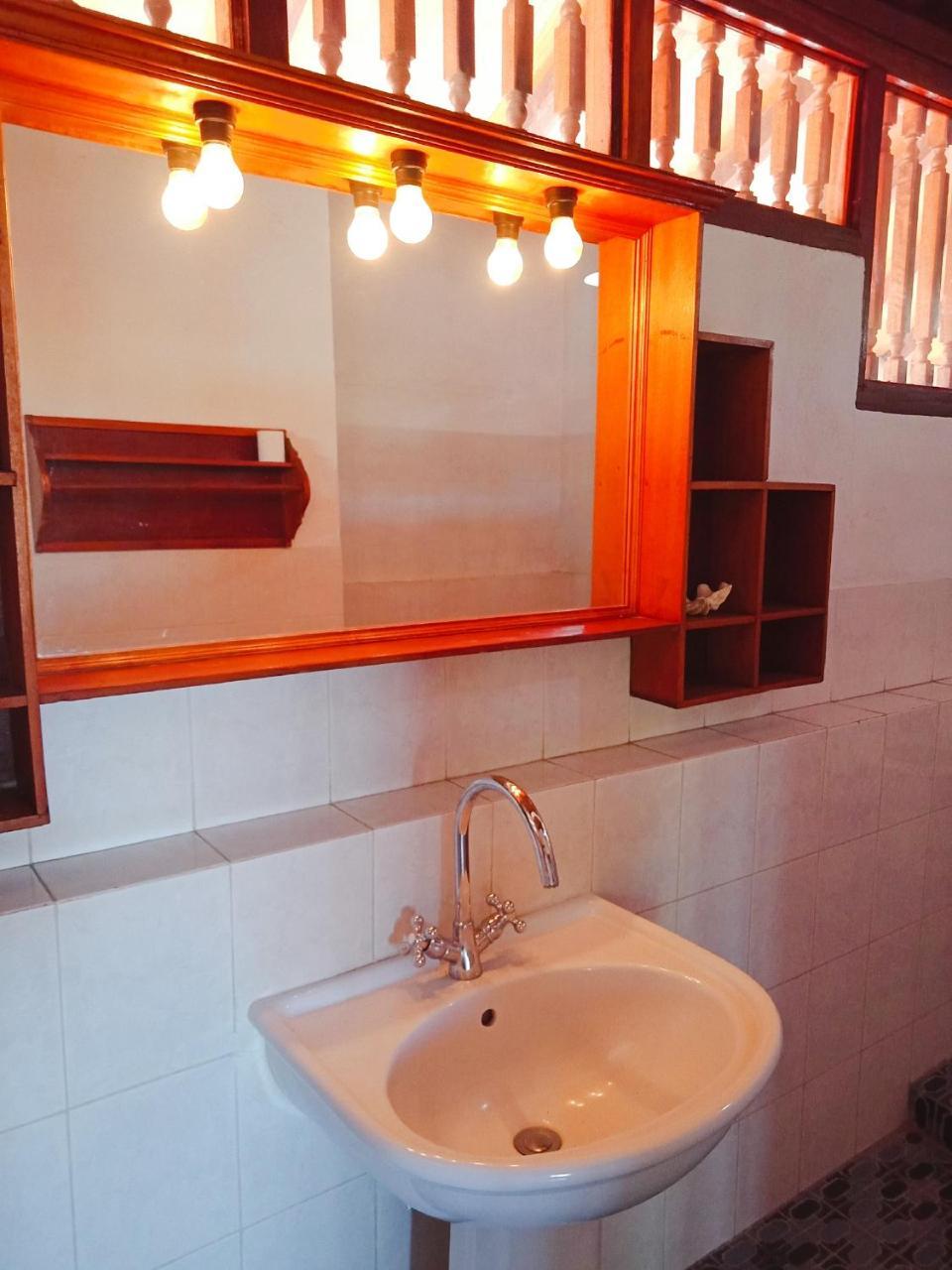 Rini Hotel Lovina Zewnętrze zdjęcie